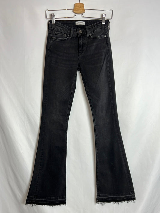 ZARA. Black flared trousers. Size 34