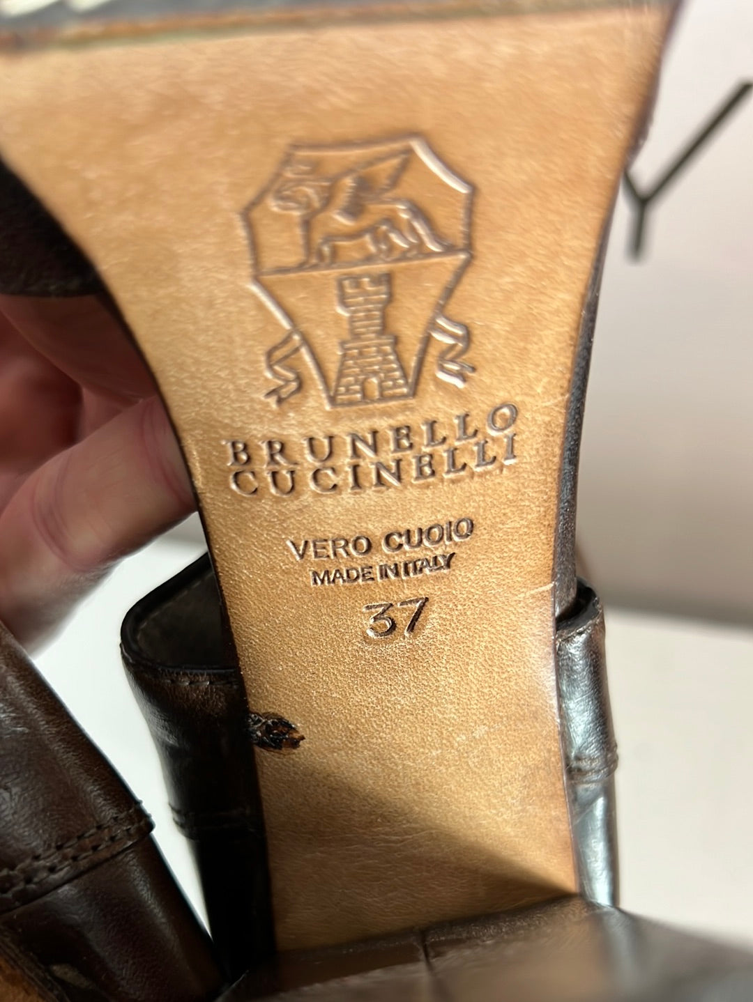 BRUNELLO CUCINELLI. Zapatos marrones estilo botin aperturas. T 37