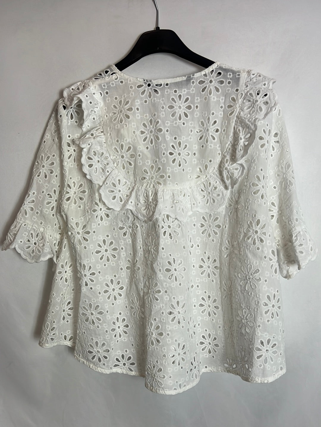 ZARA. Top blanco troquelado. T S