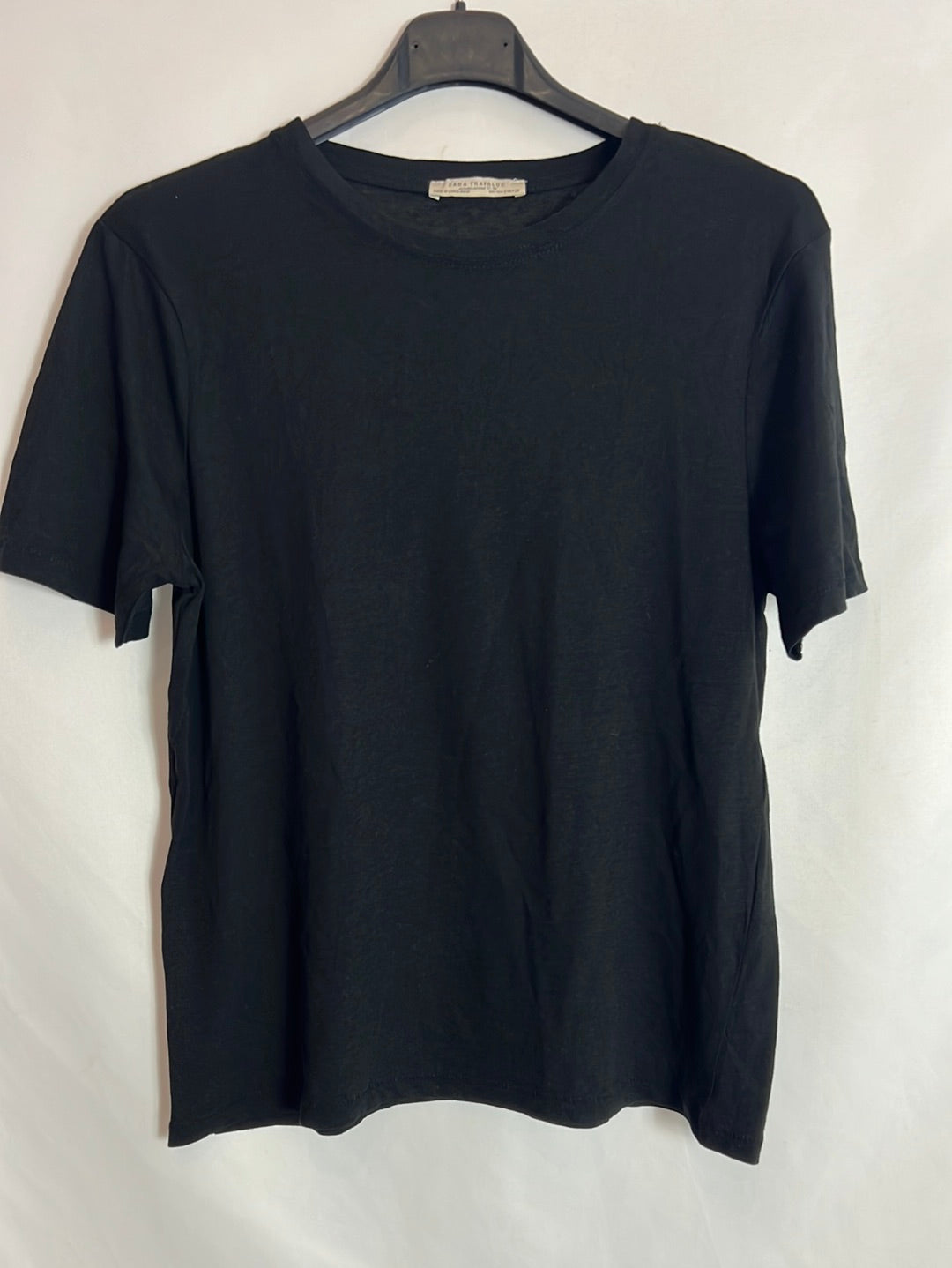 ZARA. Camiseta negra básica. T S