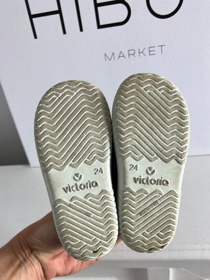 VICTORIA. Blue canvas sneakers with velcro. Size 24