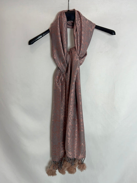 OTRAS. Fular animal print rosa