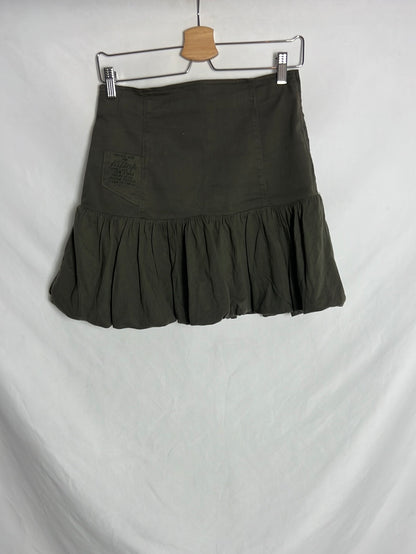 KILLAH. Short green ruffled skirt. TL