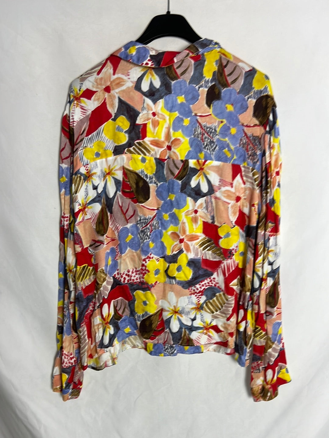 ZARA. Blusa estampada colores. T L
