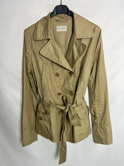 MASSIMO DUTTI. Gabardina corta beige. T M