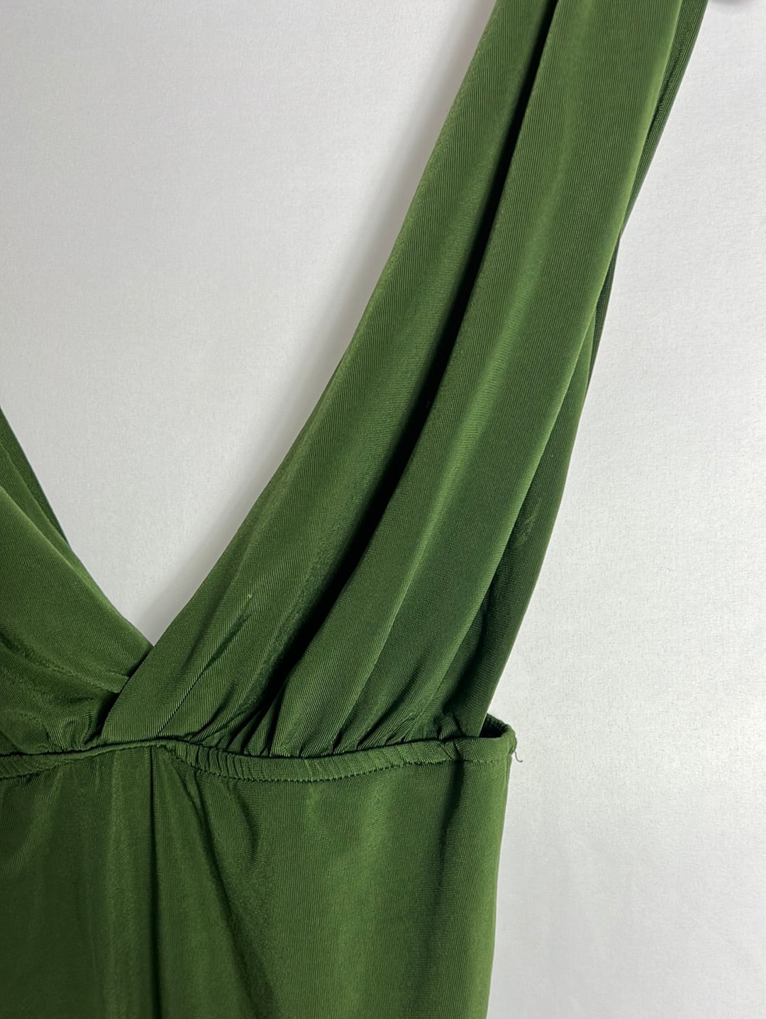 STRADIVARIUS. Body verde escote T.s