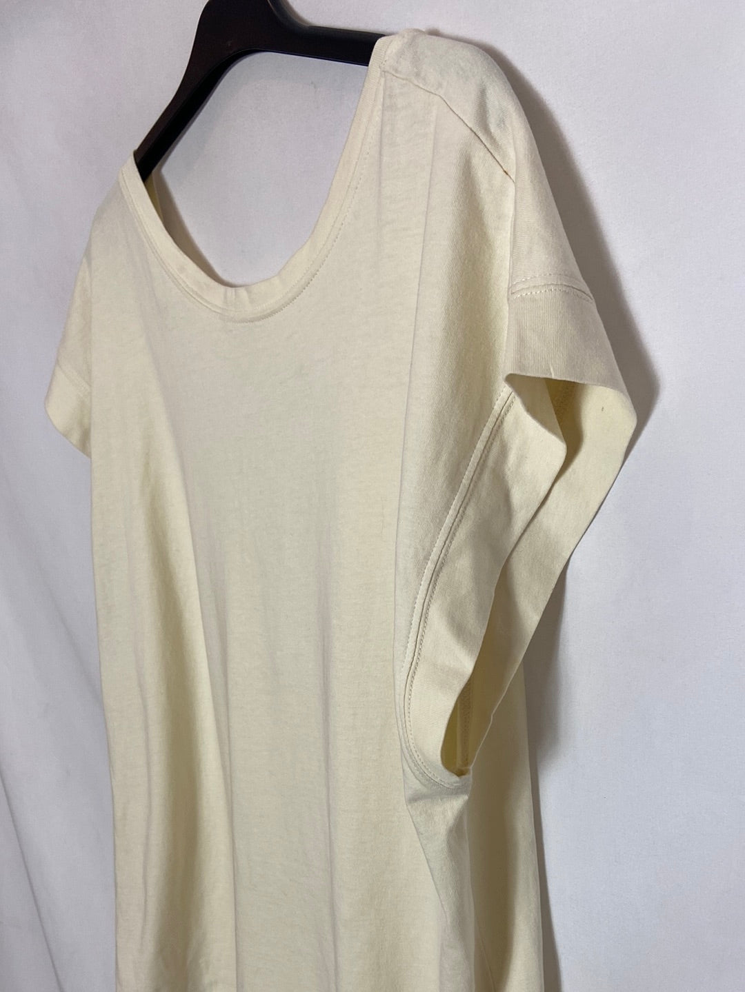 MANGO. Camiseta beige T.M