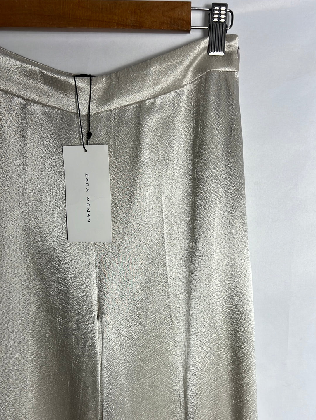 ZARA.Pantalón acho satinado T.xs