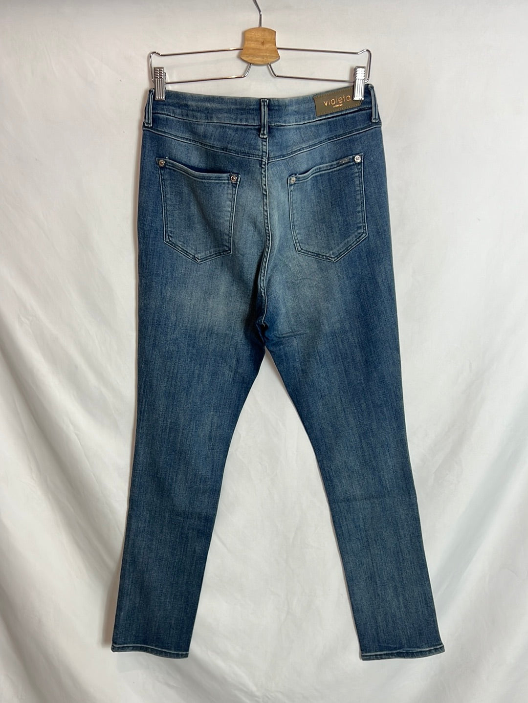 VIOLETA BY MANGO. Pantalón denim efecto desgastado. T 48