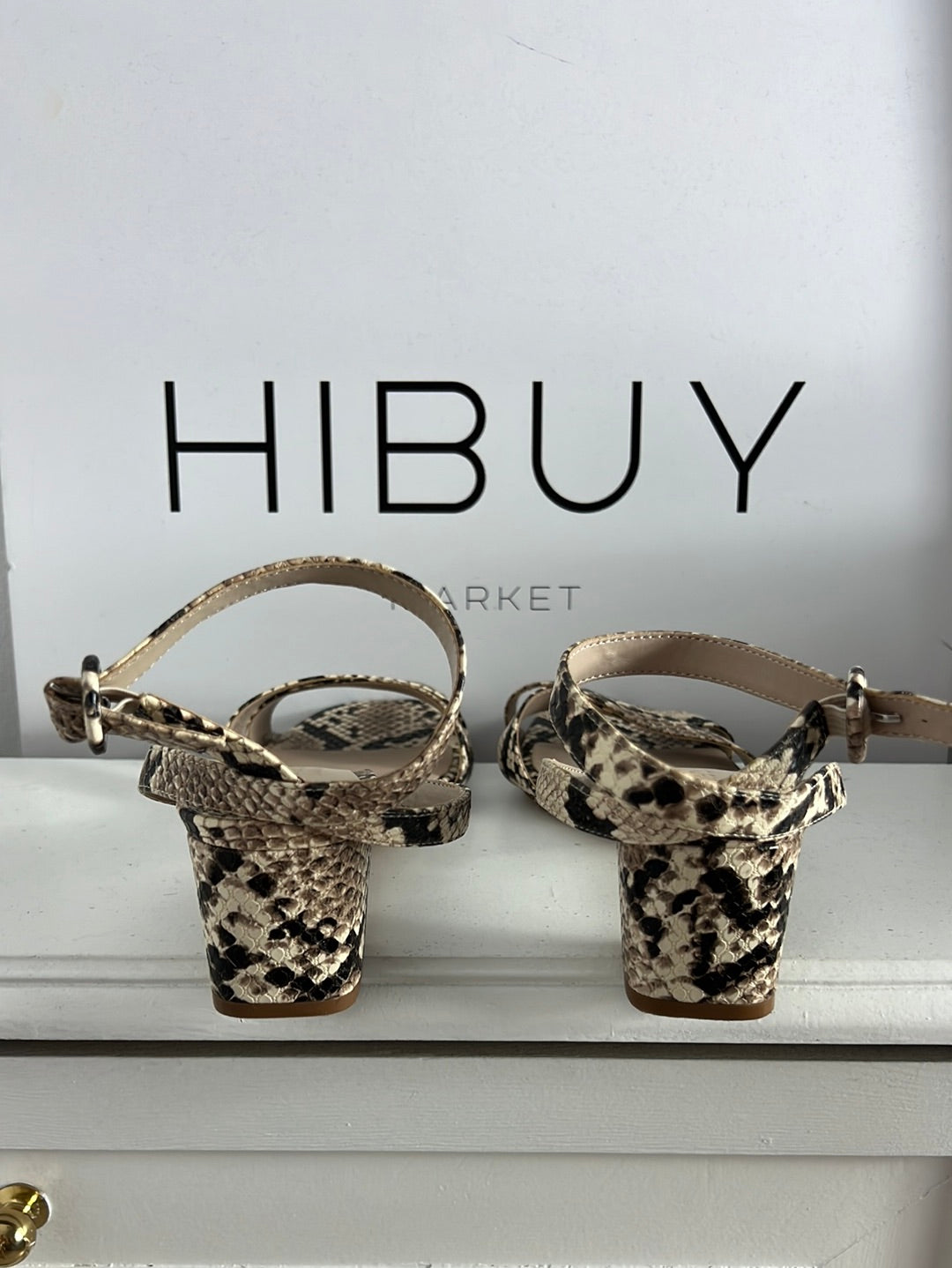 MANGO. Sandalias tacón bajo animal print. T 40