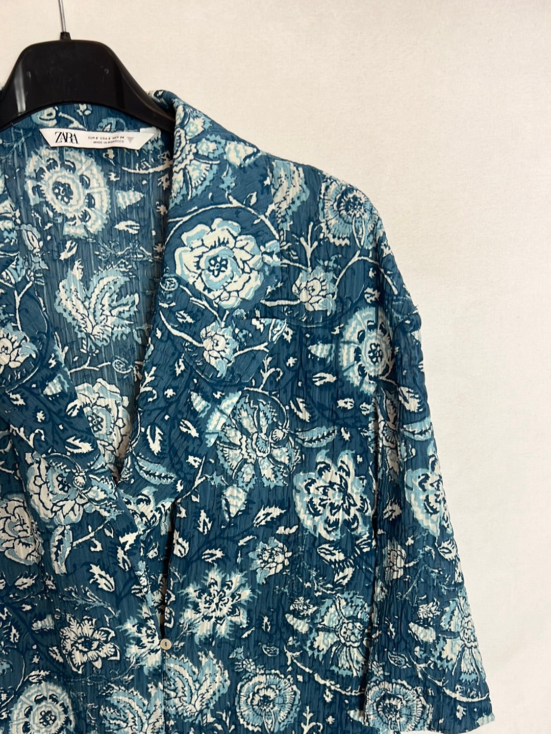 ZARA. Blue printed short-sleeved blouse TS 