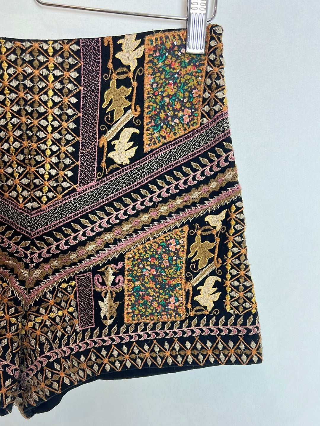 ZARA.Shorts bordados T.S