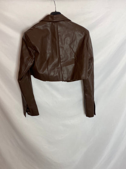 STORETS. Blazer crop marrón polipiel. T.S/M