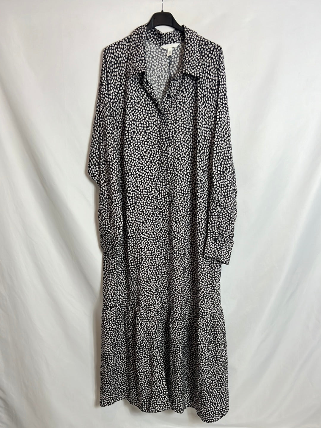 H&M. Vestido midi negro margaritas. T XL