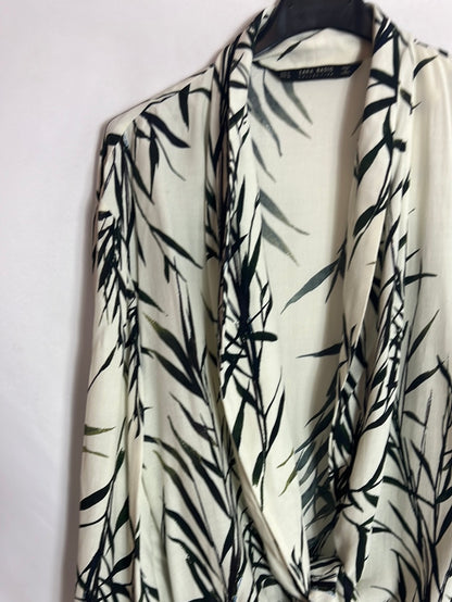 ZARA. Sobre camisa fluida estampada. T S