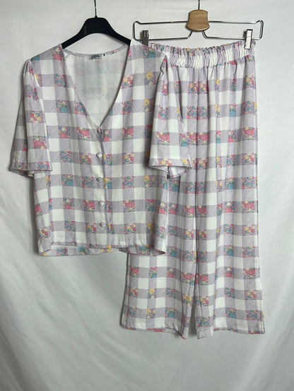 BABYLON. Total look: Vintage-style printed blouse and pants. TM 