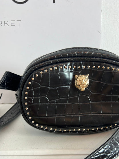 OTHER. Black fanny pack with details