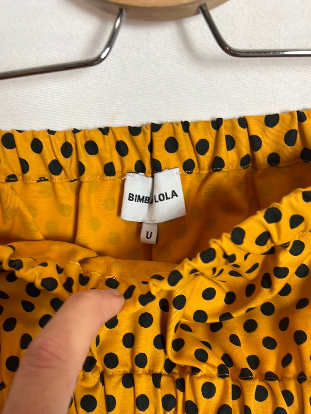 BIMBA Y LOLA. Mustard bandeau with black polka dots. YOU
