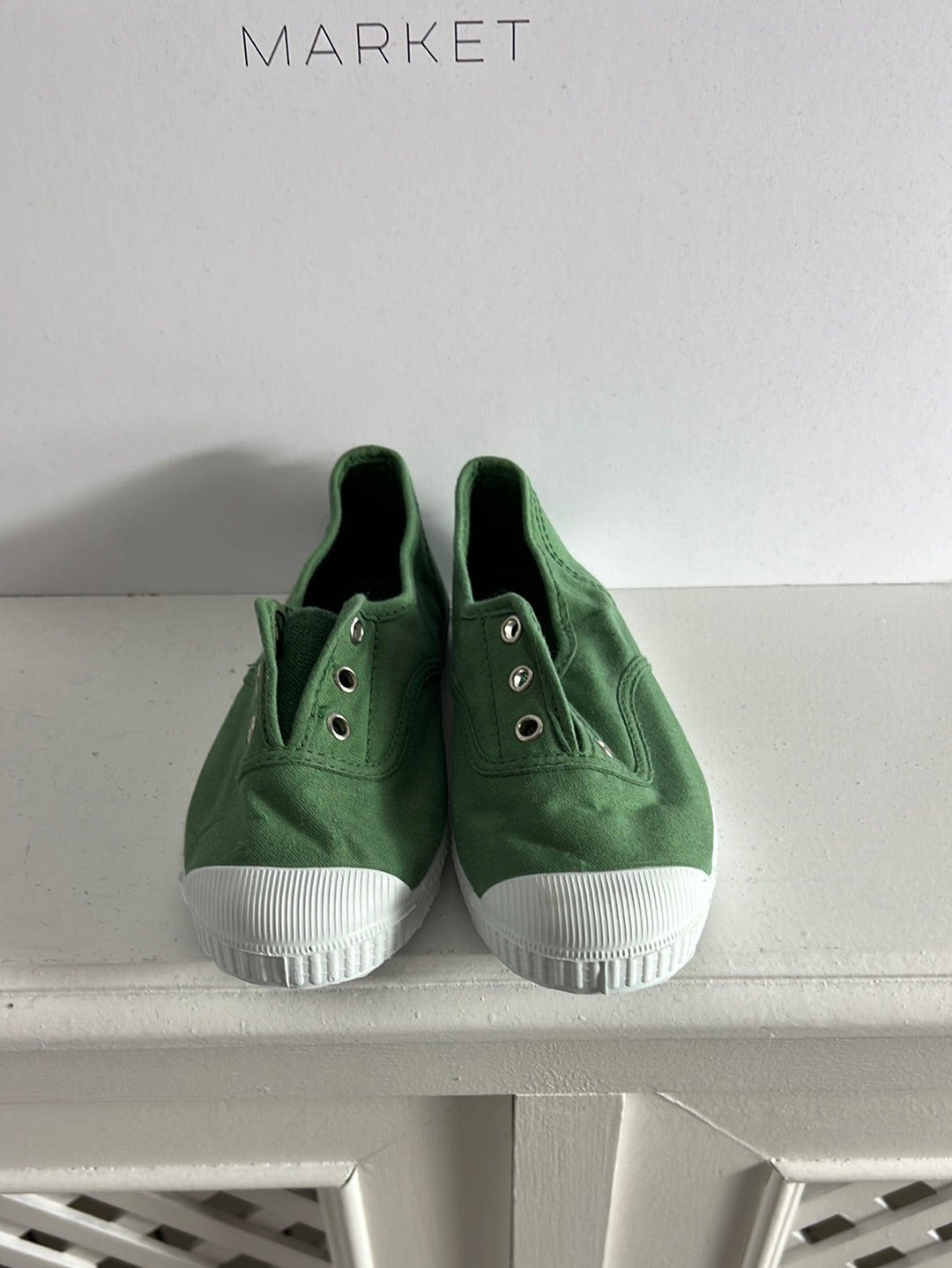 PISAMONAS. Green canvas sneakers with toe caps. Size 30