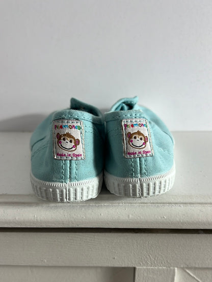 PISAMONAS. Light blue canvas sneakers with toe caps. Size 29