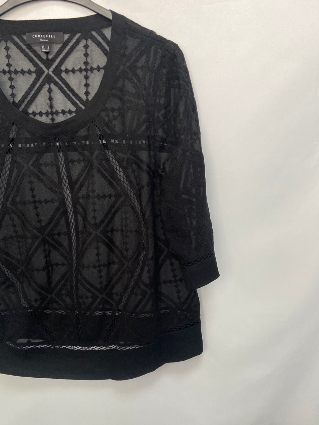 CORTEFIEL.Black embroidered Ts blouse