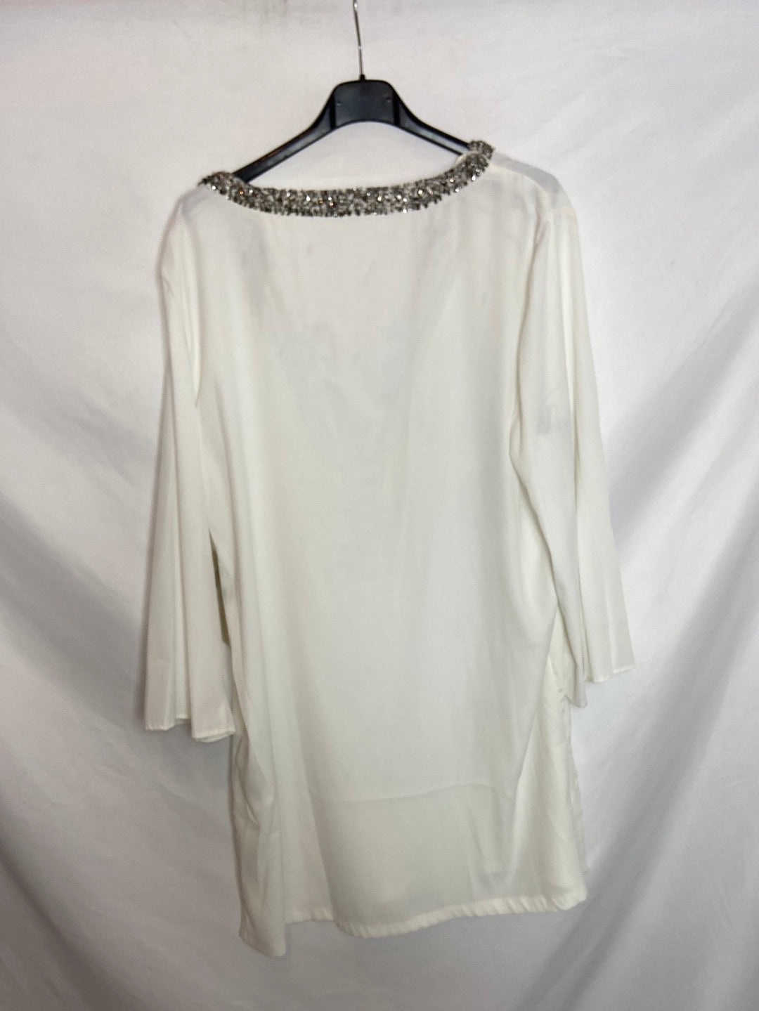 ZARA. Blusa blanca fluida con detalle de lentejuelas T.XL
