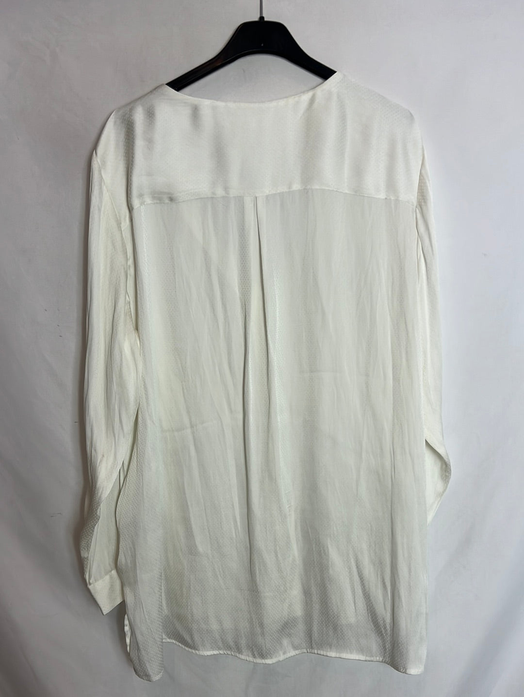H&amp;M. Off-white polka dot satin blouse. Size 46