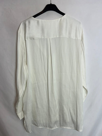 H&amp;M. Off-white polka dot satin blouse. Size 46