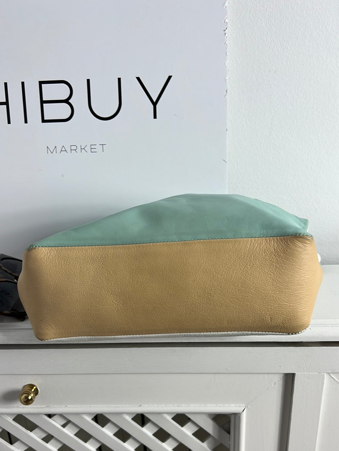 LEANDRA. Tricolor leather handbag