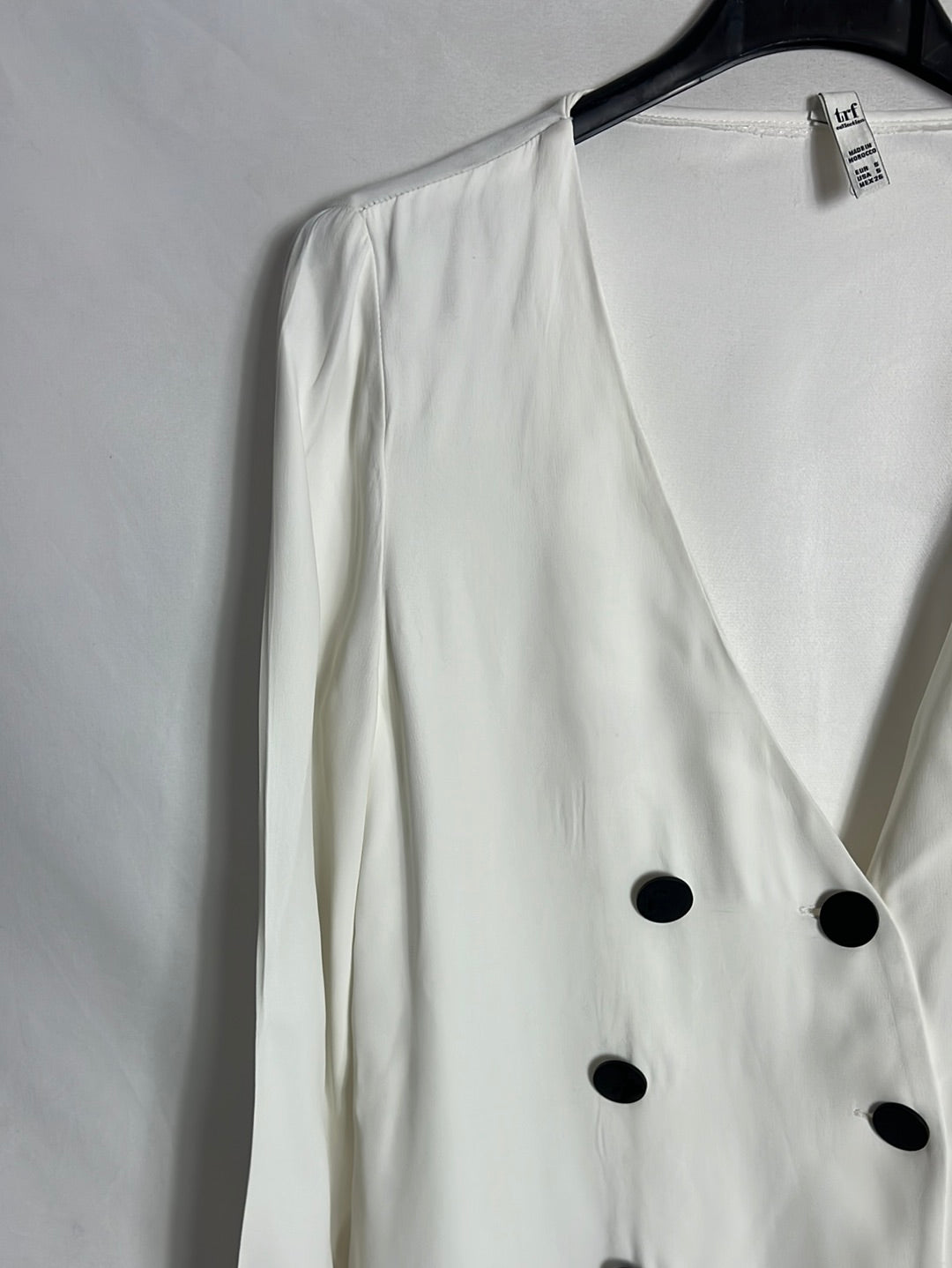 ZARA. Blusa blanca satinada doble botonadura. T S