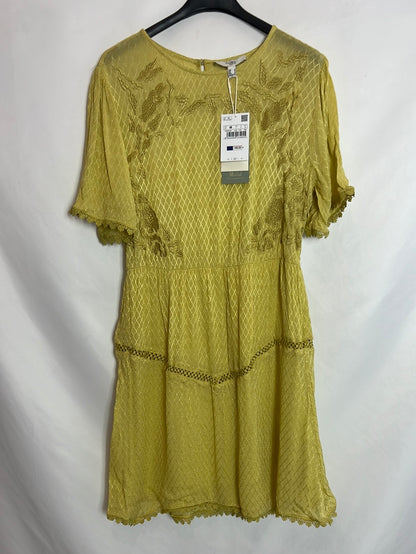 INTROPIA. Short dress with lace and embroidery details. TM