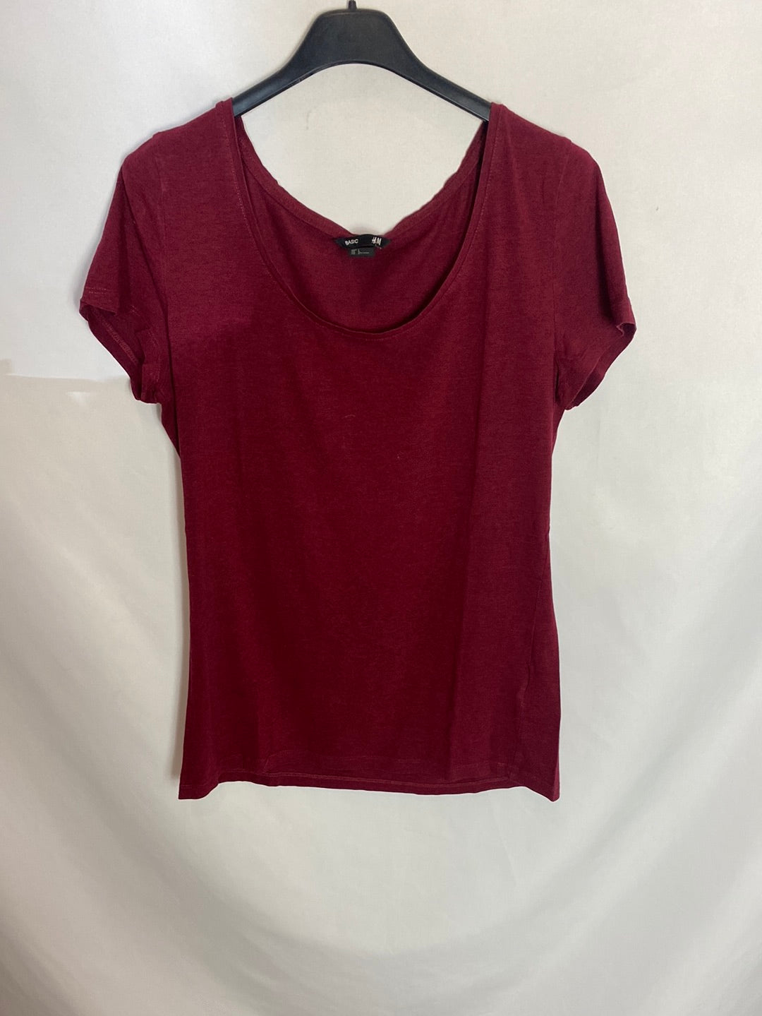 H&amp;M. Burgundy T-shirt. TL