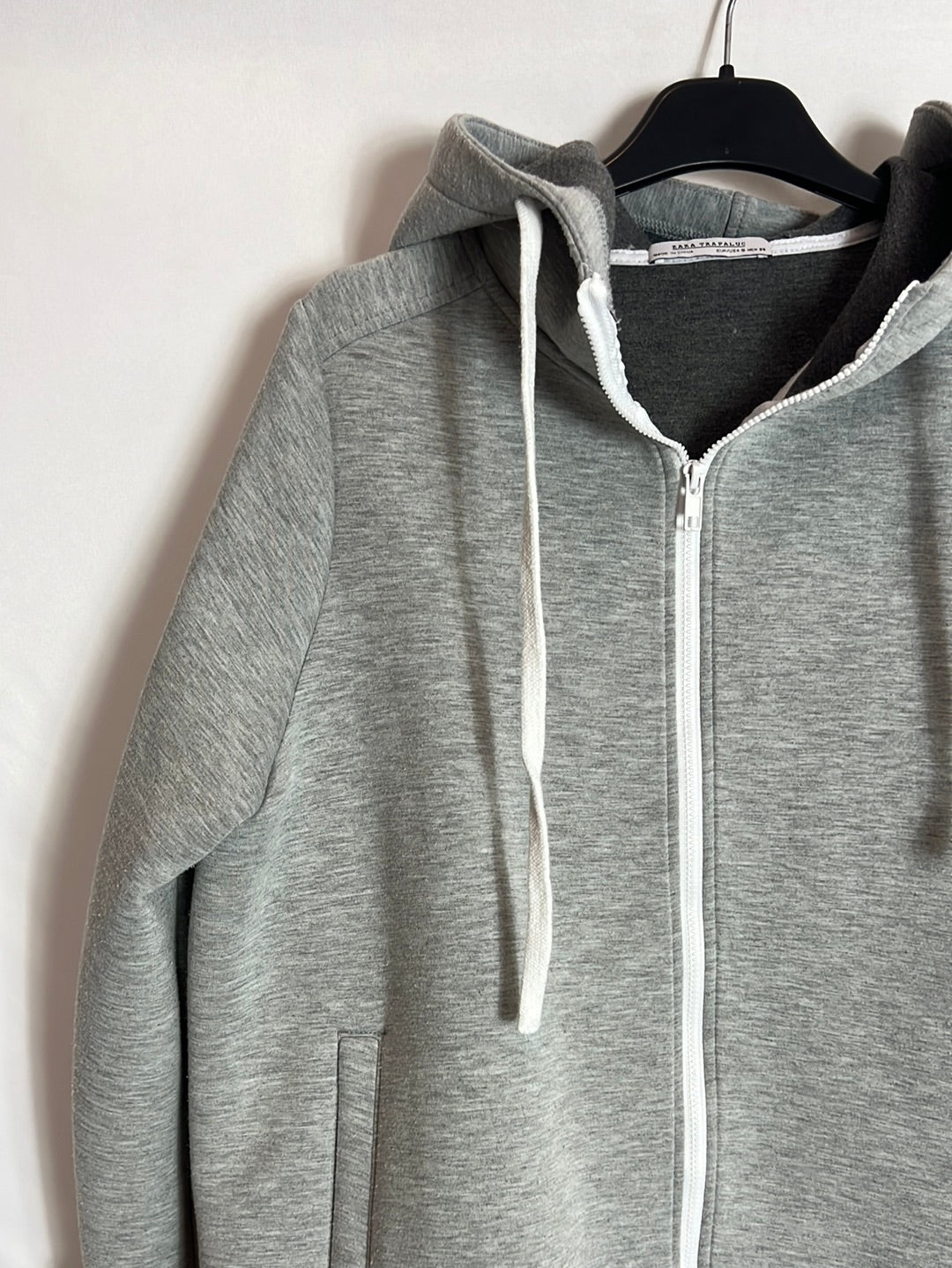 ZARA. Long gray hooded jacket. TS (tara)