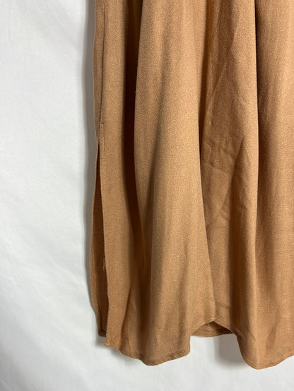 FOREVER 21. Vestido midi color nude cuello halter. T M