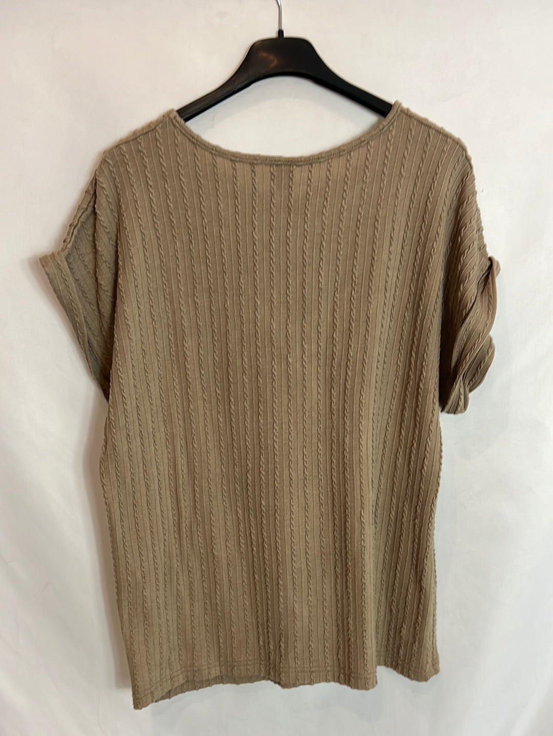 SHEIN. Camiseta beige ochos T.m