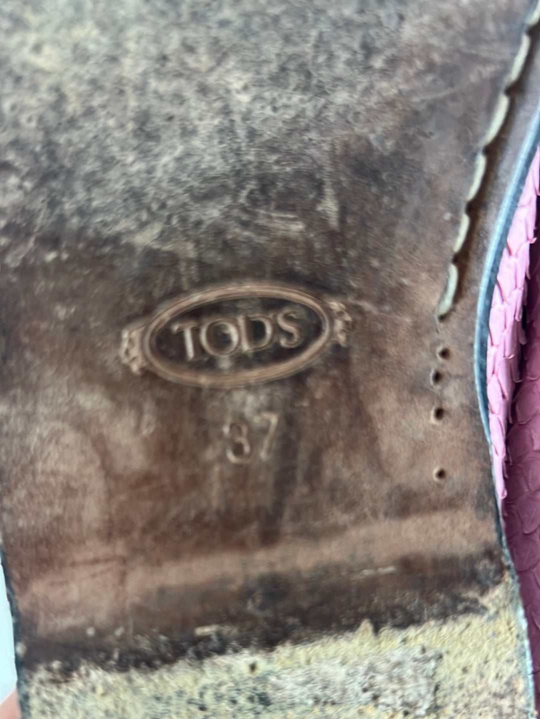 TOD´S. Mocasines piel troquelada rosa. T 37(tara)