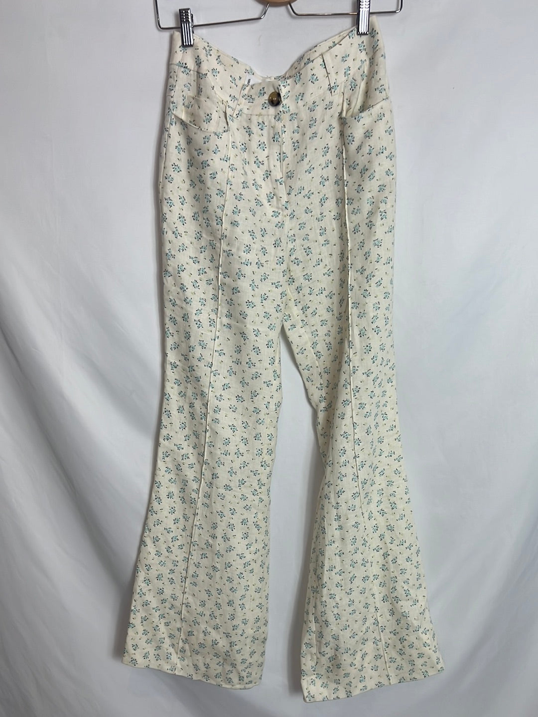 MANGO. Pantalón lino fluido flores. T 34