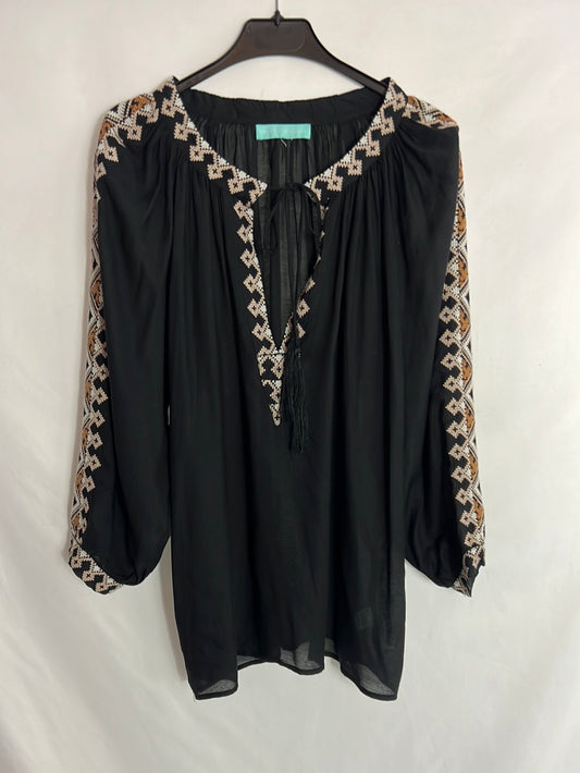 MELISSA ODABASH. Black blouse with cross-stitch details. YOU