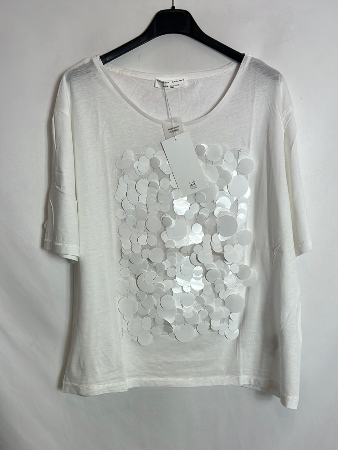 ZARA. Camiseta blanca lentejuelas. T L