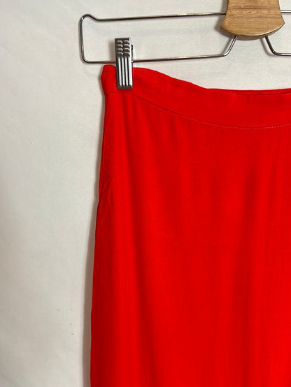 H&amp;M. Red ruffled midi skirt. Size 34
