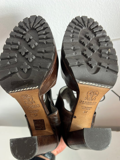 BRUNELLO CUCINELLI. Zapatos marrones estilo botin aperturas. T 37