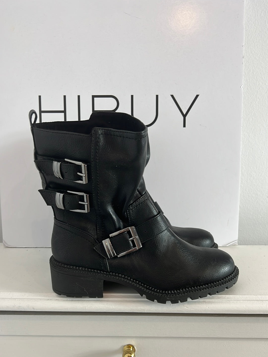 BERSHKA. Botas negras hebilla T.38