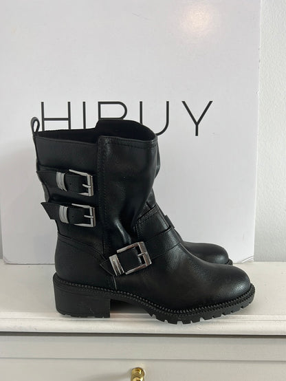 BERSHKA. Botas negras hebilla T.38