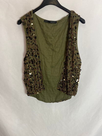 ZARA. Chaleco verde militar abierto detalles. T.M