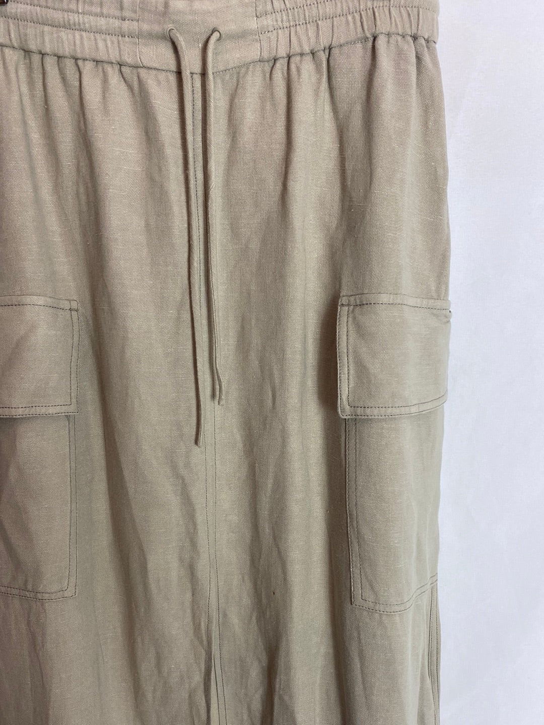 MASSIMO DUTTI. Midi cargo skirt. T.S.