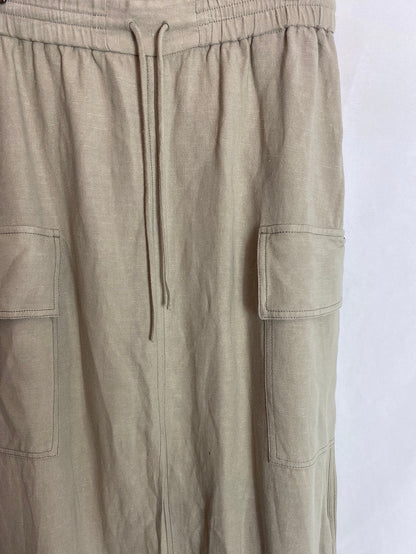 MASSIMO DUTTI. Midi cargo skirt. T.S.