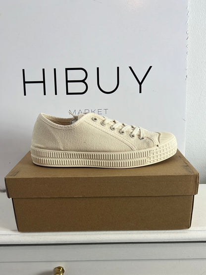 YERSE. Zapatillas beige cordones. T 38