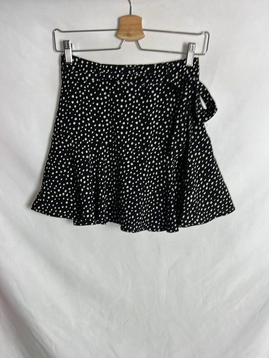 STARDIVARIUS. Short black skirt with white polka dots. TS