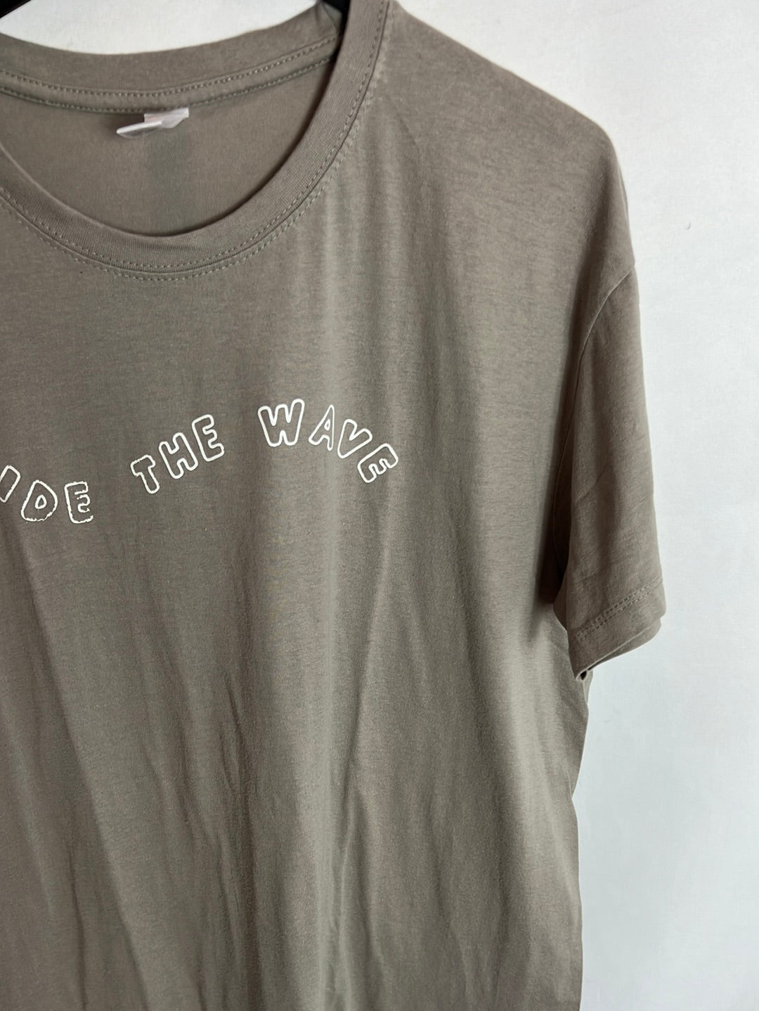 OTHERS. Beige T-shirt with letters Tl