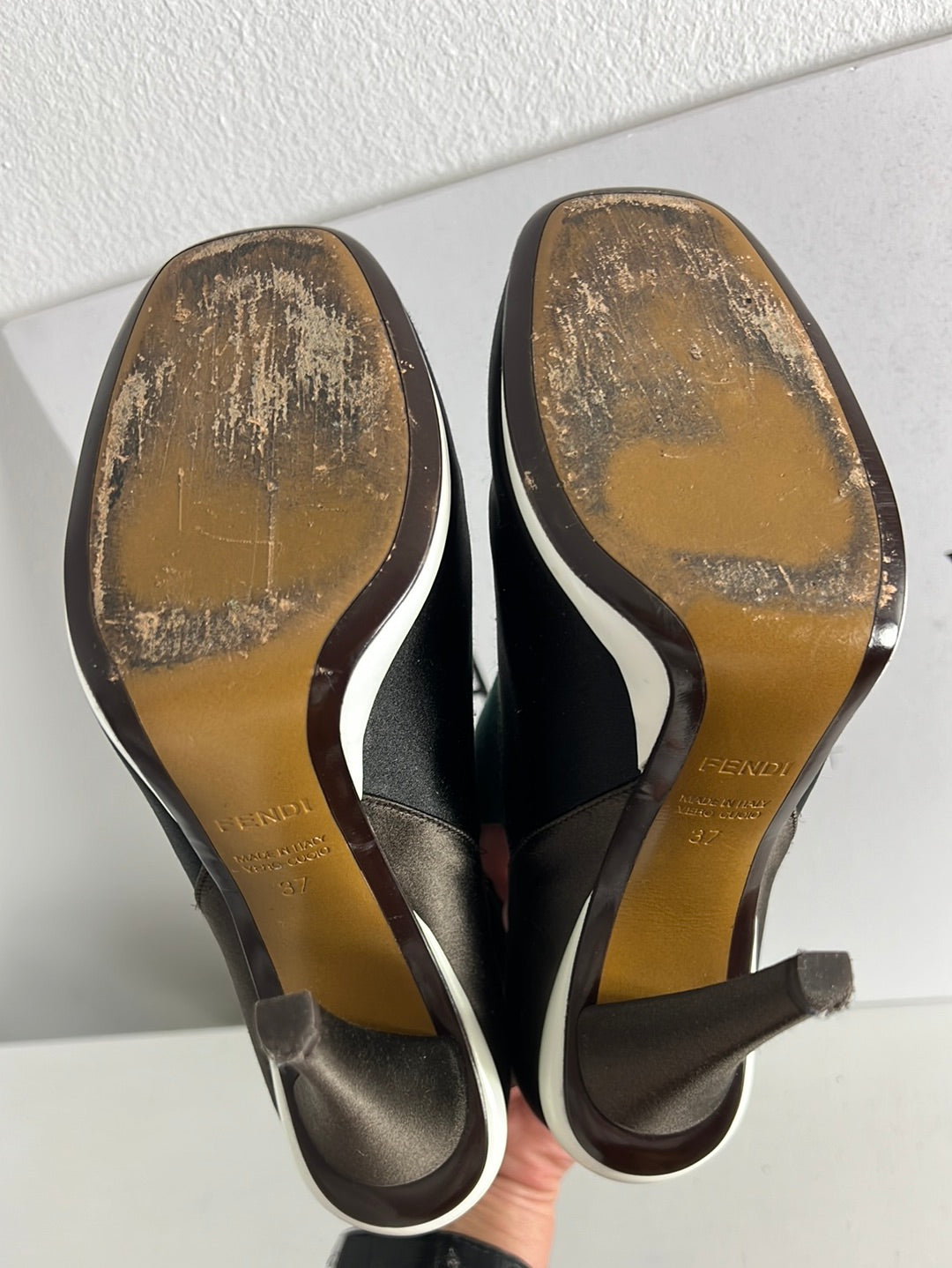 FENDI. Tacones satinados tricolor. T 37